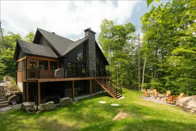 Chalet avec Spa, Sauna, vue impressionnante, trail de vélo directement à partir du chalet!! **Profit...