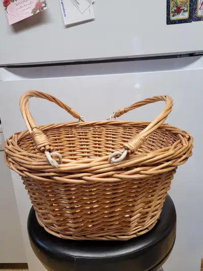 Oval Woven Wicker Basket With Double Handles Ideal for picnic, picking fruits or vegetables, laundry...