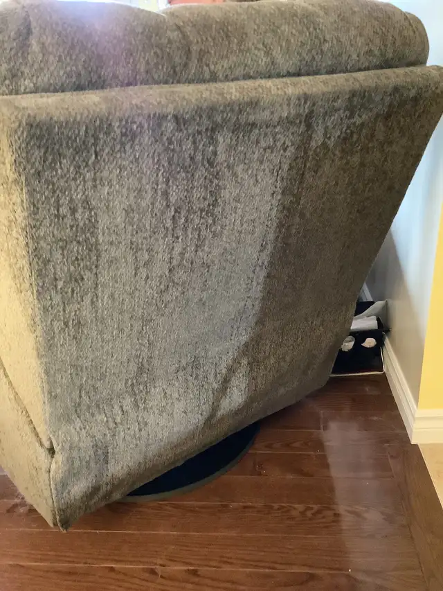 4 piece Ashley living room set in Couches & Futons in Kingston - Image 9