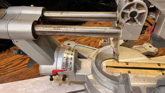 Mastercraft maximum 12” dual / laser saw mitre $250 firm in Power Tools in Markham / York Region - Image 4