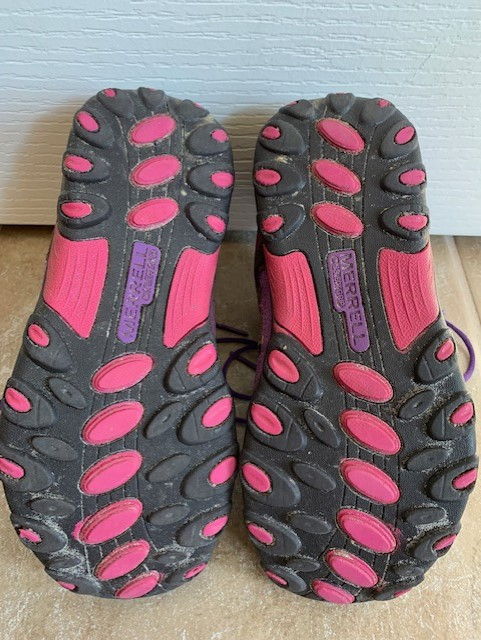Merrell Kids Chameleon Waterproof Mid-Lace Hiking Shoe Size 3 in Kids & Youth in London - Image 4