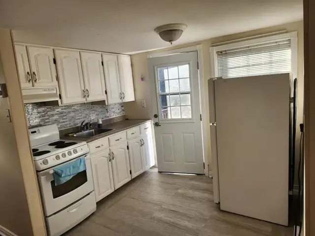 2 Bedroom Apartment with Deck and Backyard and parking Garage in Long Term Rentals in Saint John - Image 3