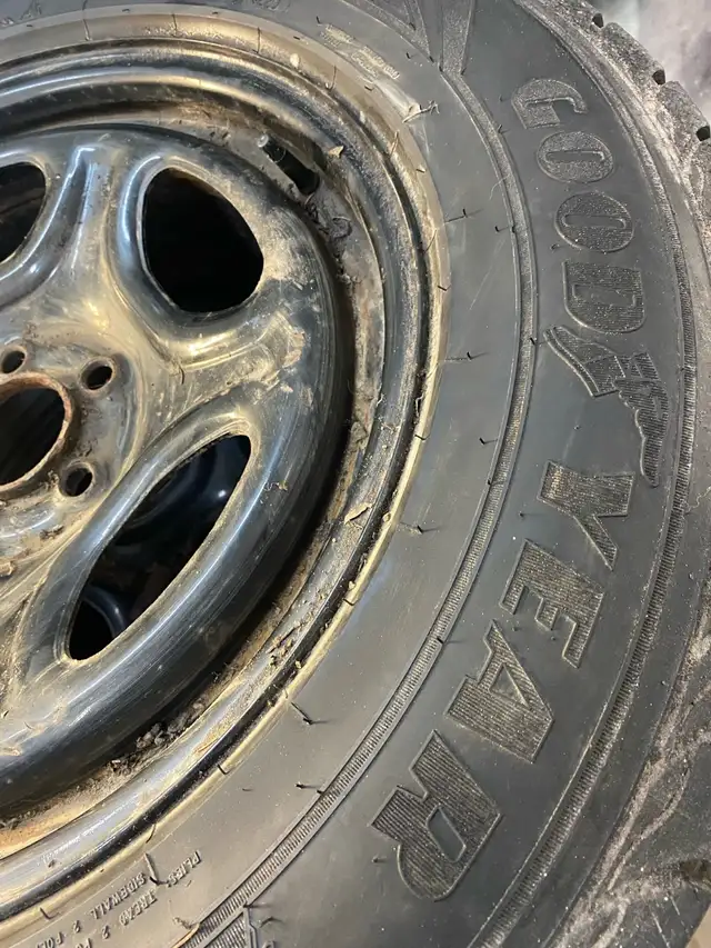goodyear wintercommand 255/65r18 set of 4 in Tires & Rims in Bedford - Image 3