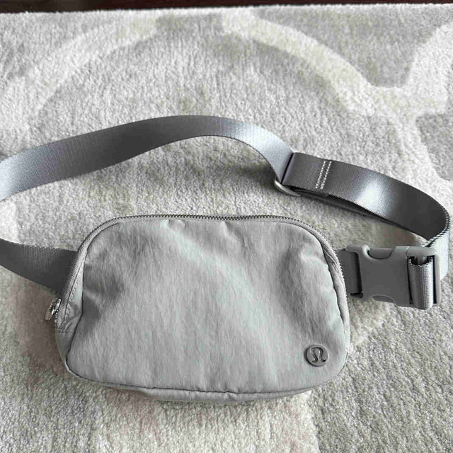 Lululemon Belt Bag Seal Grey OG version | Women's - Bags & Wallets |  Markham / York Region | Kijiji