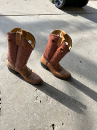 Ladies cowboy boots. 