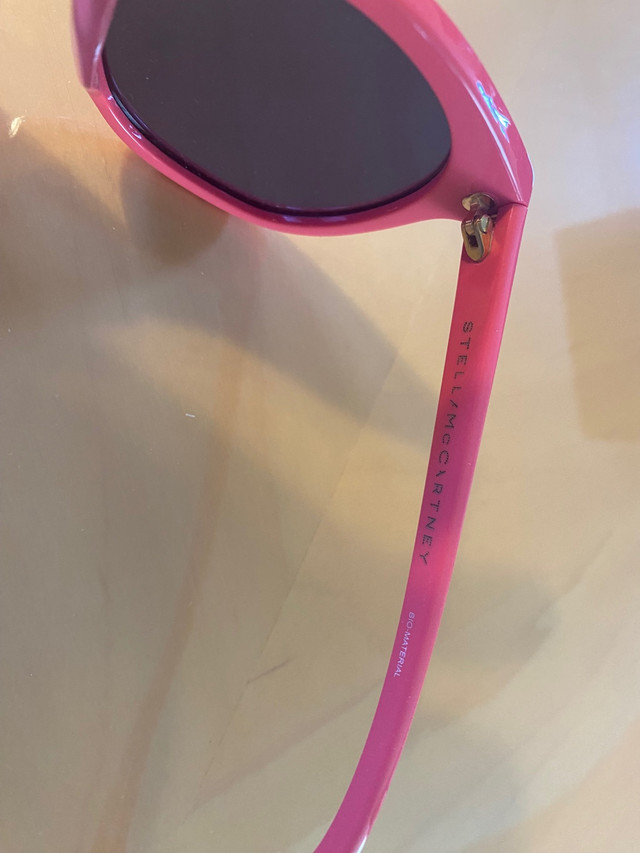 Stella McCartney Hot Pink designer sunglasses  in Other in Annapolis Valley - Image 4