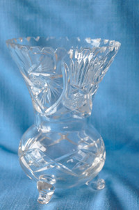 7" crystal vase, 3 feet, pinwheel design