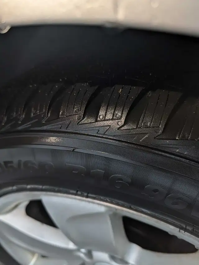 Kumho All Weather Tires 205/60R/16 in Tires & Rims in Oshawa / Durham Region - Image 3