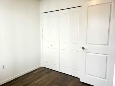 Spacious Private room with private bathroom for rent in a townhome. Room be available from Dec 2026....