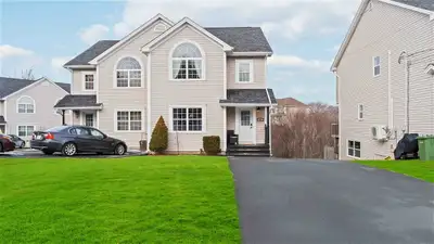 Bright 3-Bed + Den Upper Unit – 9 Hubleys Dr, Halifax | $2,700/m