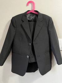 Boys suit size 6X / 7 EUC