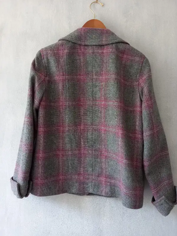 Woman's Wool Jacket in Women's - Tops & Outerwear in City of Toronto - Image 4