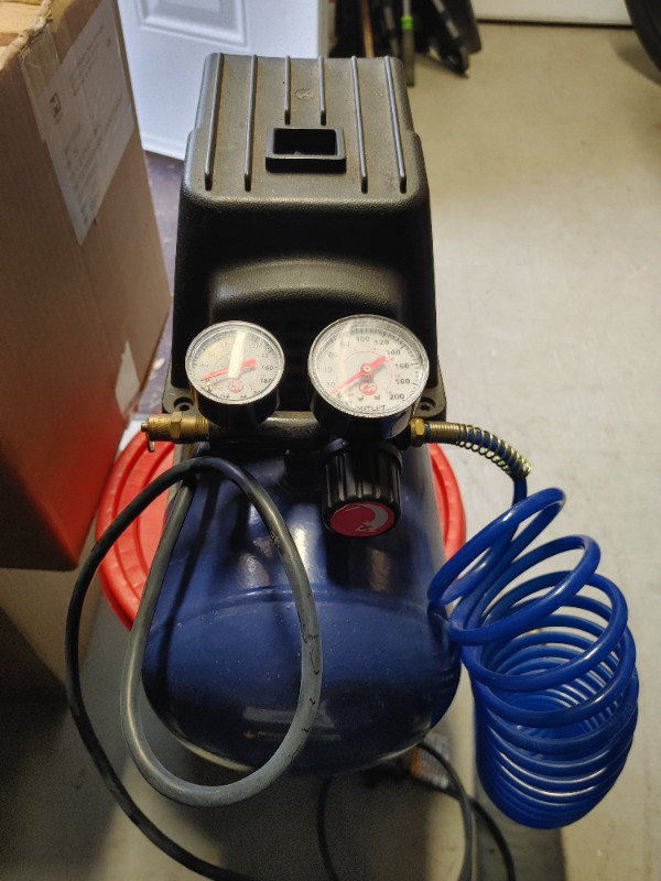 Compresseur à air et gonfleur de pneus Cambel Hausfeld 2 Gal. dans Outils électriques  à Drummondville