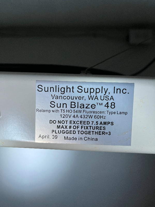 4', 8 bulb, High Output T-5 Fluorescent light fixture in Plants, Fertilizer & Soil in City of Toronto - Image 3