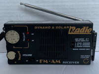 Vintage Nippon Dynamo & Solar AM / FM Hand Crank Radio Receiver