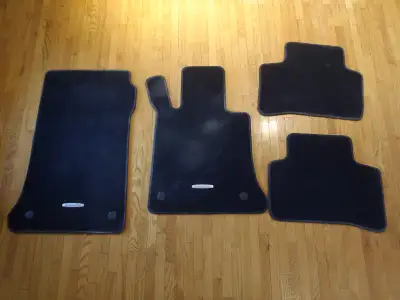 2013 GLK CLASS Mercedes floor matts in great shape