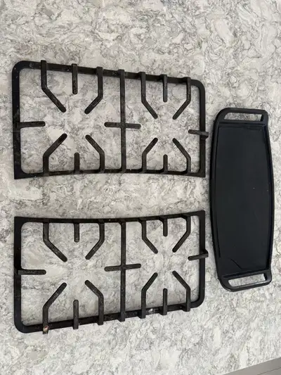 Used LG stove left & right grates Griddle goes on top of middle grate (not a replacement) Measuremen...