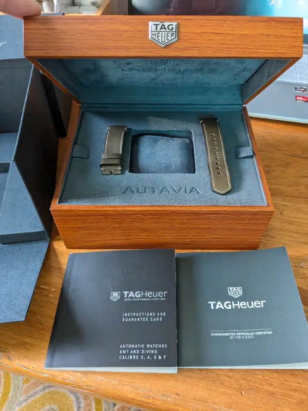 TAG HEUER Autavia watch box and green leather strap 21mm dans Bijoux et montres  à Longueuil/Rive Sud - Image 2
