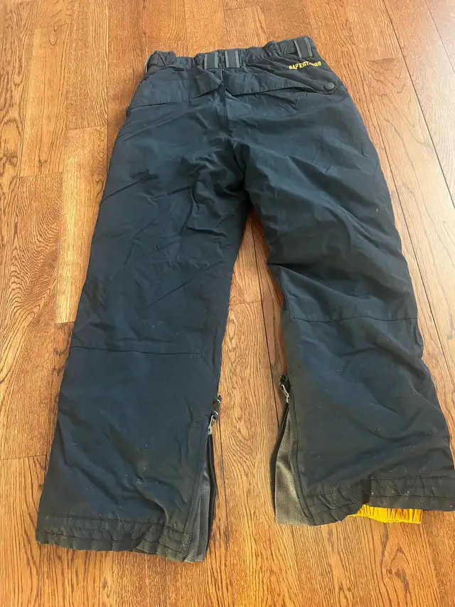 Papertrails ski Gap  Snow Pants in Kids & Youth in St. Albert - Image 4