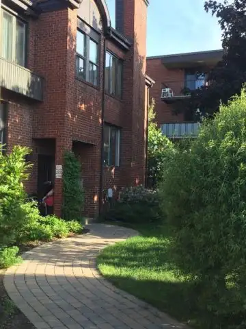 CONDO avec TERRASSE, 2 ch, rue en impasse, Chauffé, Éclairé
