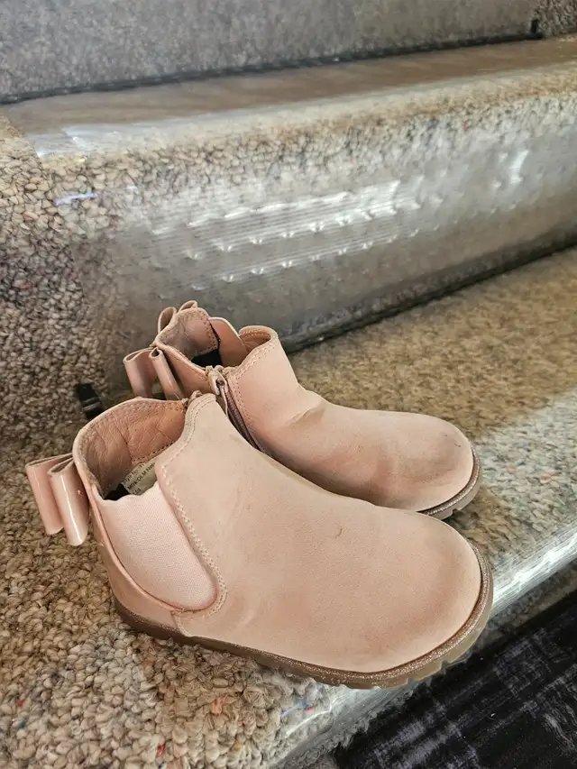 Chaussures pour petite fille - pointure entre 6 et 8 in Kids & Youth in Longueuil / South Shore - Image 3