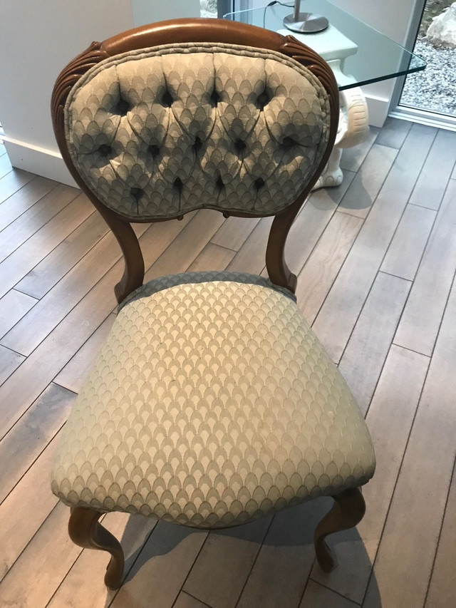 Chaise de style Queen Anne dans Chaises, Fauteuils inclinables  à Ville de Montréal