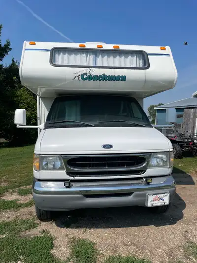 1998 Ford motor home 22foot 150000miles? Strong V10 motor , built in generator a/c motor rear camera...
