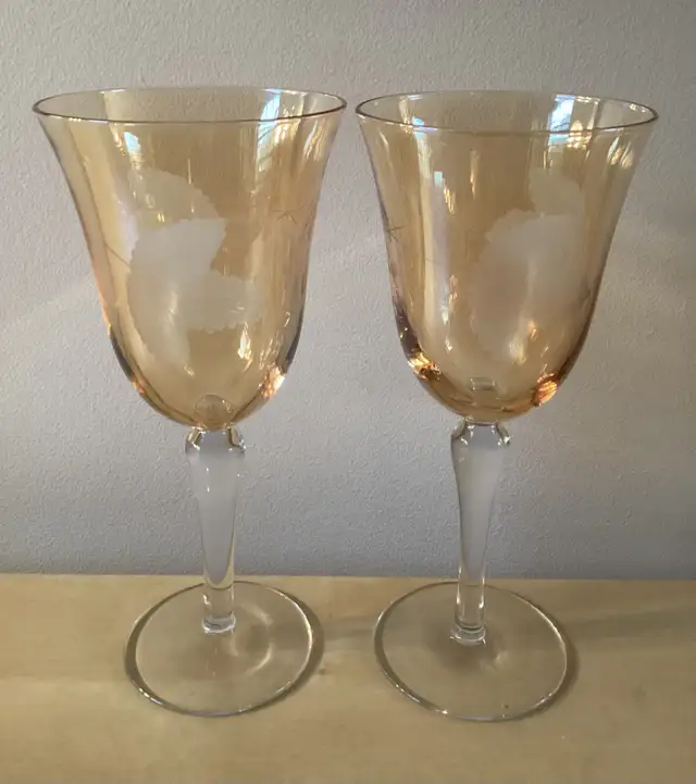 PRICE DROP! 2 Vintage Crystal Golden Amber Etched Wine Glasses in Kitchen & Dining Wares in West Island - Image 3
