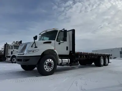 Maxxforce DT (DT466 with emissions), 10 speed eaton fuller transmission, diff lock, air ride, 12,000...