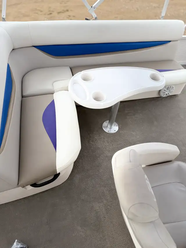 2007 Princecraft Pontoon vision 21L & trailer  in Powerboats & Motorboats in Moose Jaw - Image 7