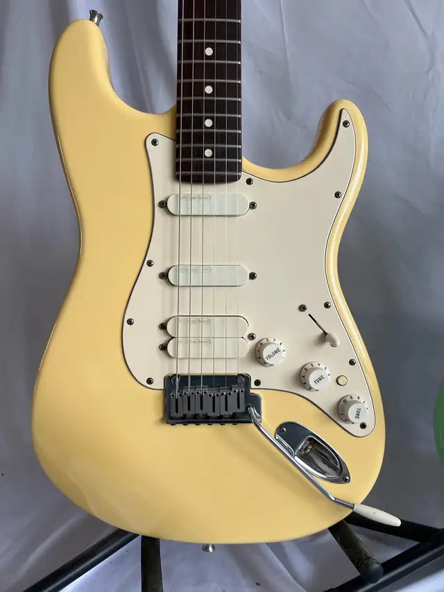 Fender USA Jeff Beck Stratocaster in Guitars in Oakville / Halton Region - Image 3