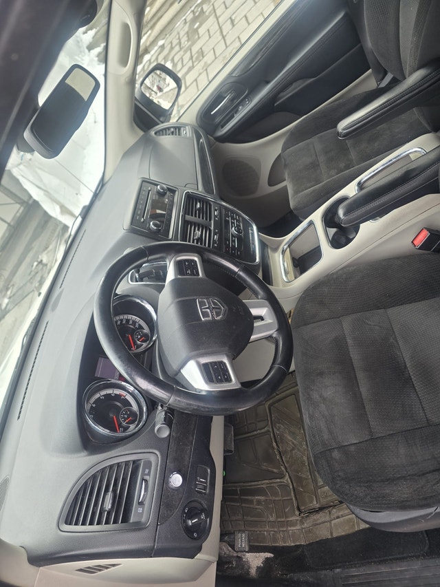Dodge Caravan — photo 5