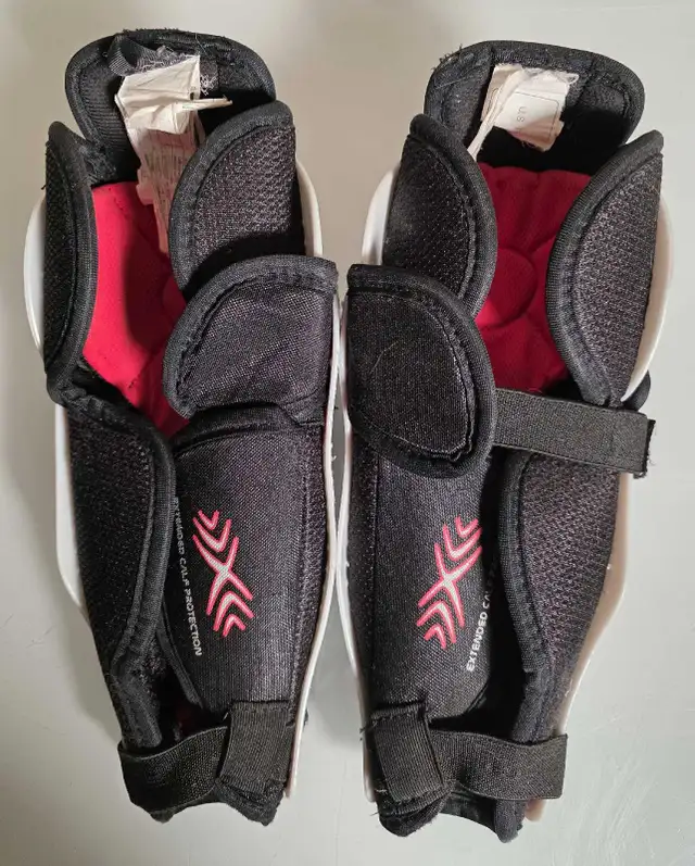 Bauer Vapor Hockey Shin Pads Youth in Hockey in Edmonton - Image 3