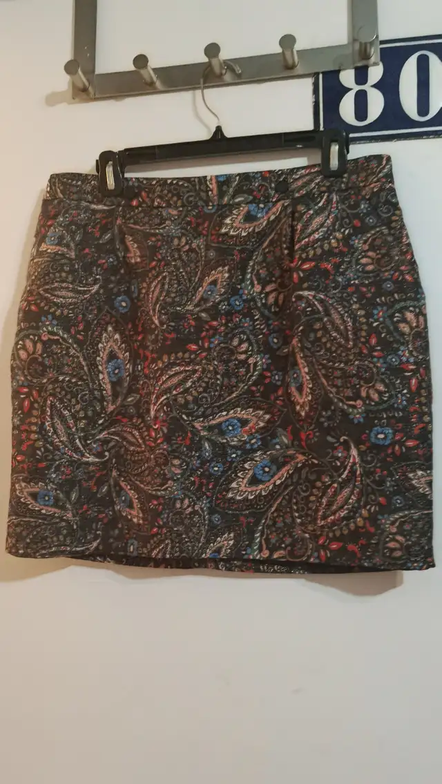 Beautiful NAF NAF Skirt with Multicolored Cashmere Pattern and A-Line Cut