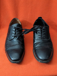 Mismatched laced black mens dress shoes - size 10