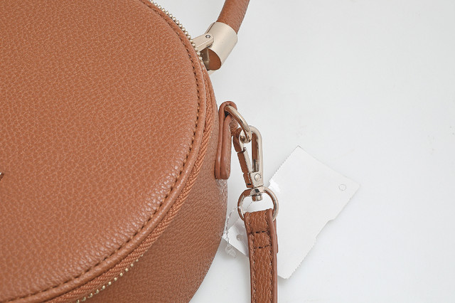 Guess Handbag in Women's - Bags & Wallets in Mississauga / Peel Region - Image 3