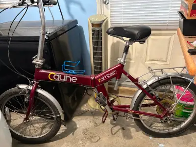 7 speed folding bike (not an e-bike) Cayne rambler Folds and sets up easily Some wear on the seat Ad...