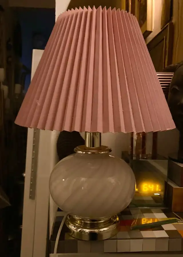 Mid Century Swirl Ball Murano Glass Table Lamp with Pink shade in Indoor Lighting & Fans in City of Montréal - Image 7