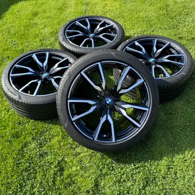 2021 BMW X7 Original Factory Wheel Package 22 Inch Staggered (Summer). OEM X7 rims and good conditio...