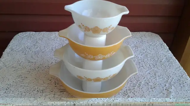 Vintage Pyrex Cinderella Mixing Bowls In Classic Butterfly Gold in Kitchen & Dining Wares in New Glasgow - Image 7
