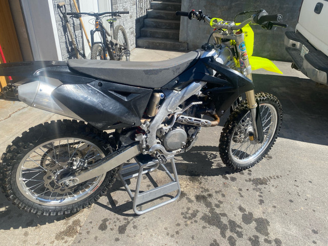 2016 RMZ450 in Dirt Bikes & Motocross in Revelstoke - Image 3