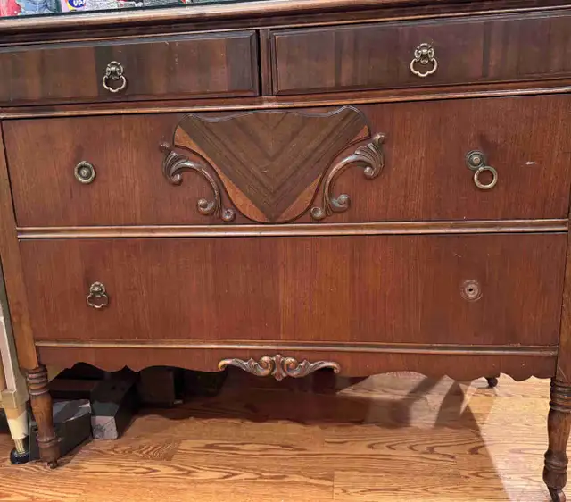 Vintage Wooden Dresser in Dressers & Wardrobes in City of Toronto - Image 2