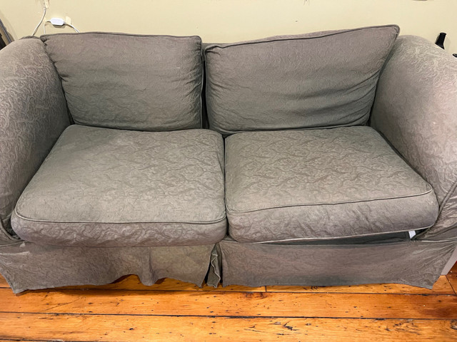 Large comfortable couch in Couches & Futons in Kingston - Image 2