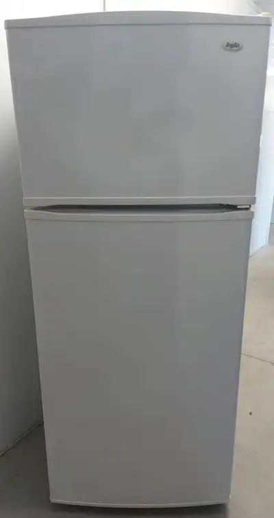 INGLIS APARTMENT-SIZE FRIDGE (28" wide) REVERSIBLE DOORS, View more