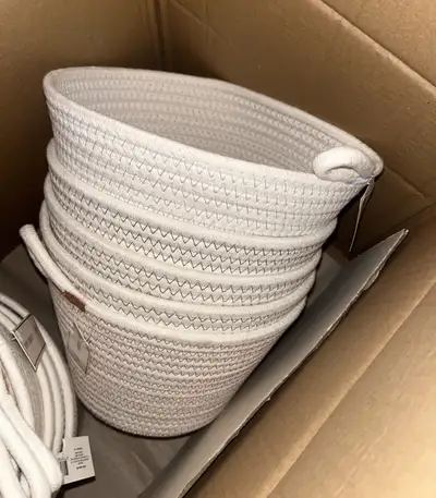 Round woven baskets with 1 handle, View more