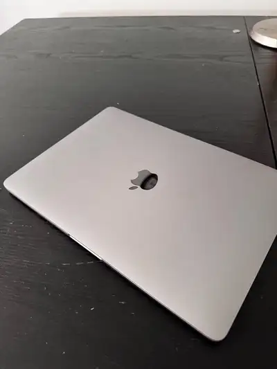 Je vends mon macbook pro en bon état. Utilisé pour le cégep. Fonctionne parfaitement et est mis à jo...