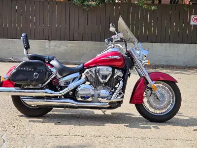 Honda VTX 1300T Touring 2005 27932 km Original owner purchased in Aug 2006 - new from Scona Cycle Sh...