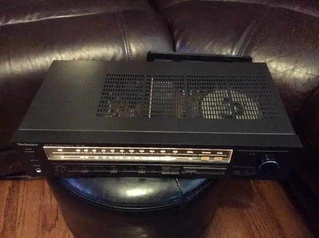 VINTAGE TECHNICS SA 130 AM FM STEREO RECEIVER AMPLIFIER in Stereo Systems & Home Theatre in City of Toronto - Image 7