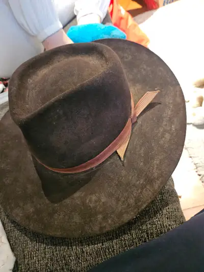 Aussie Akubra Outback hat, Suede. Sells for $400 selling $100, View more