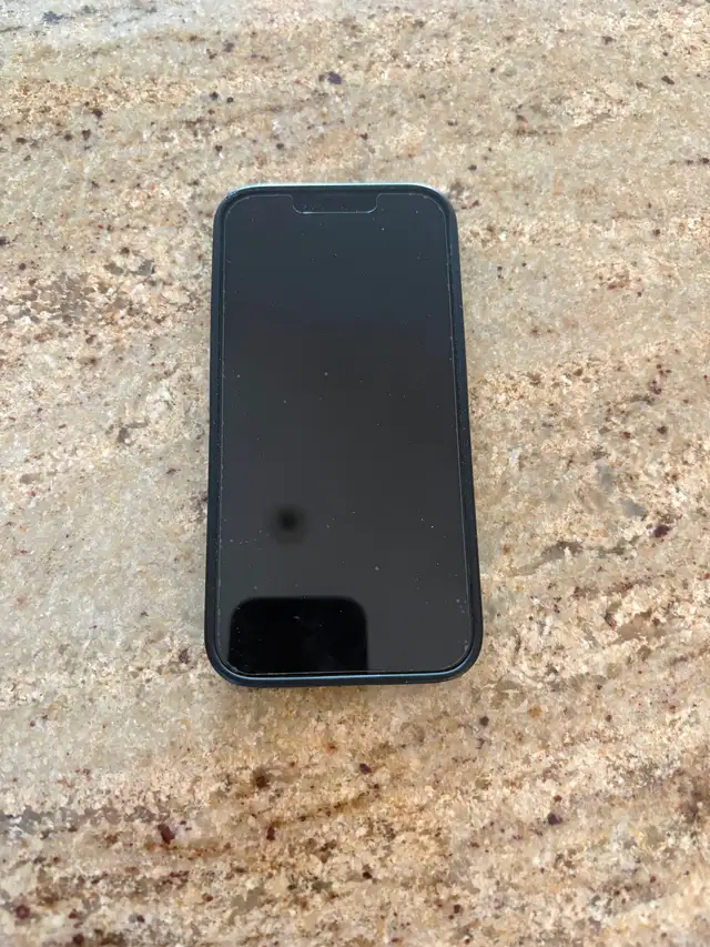 iPhone 13 in Cell Phones in Thunder Bay - Image 2